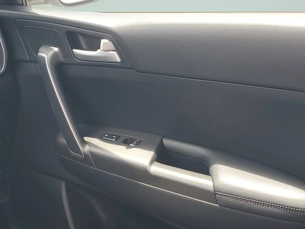 Used 2018 White Kia LX image 14