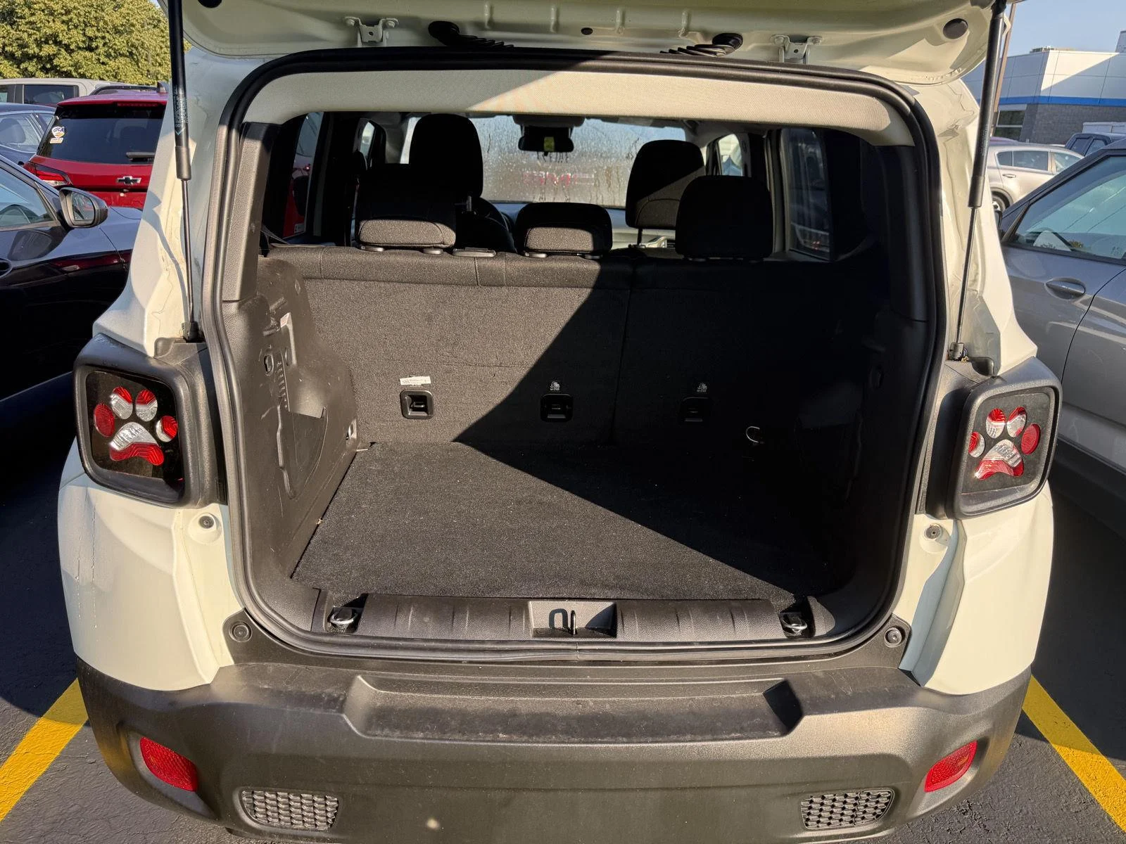 Used 2023  Jeep Upland image 6