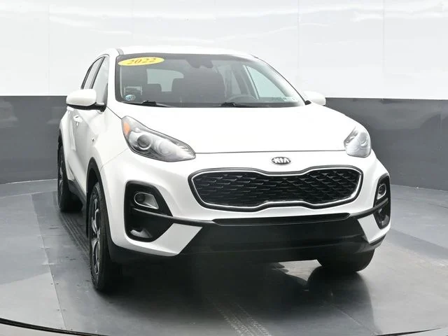 Used 2022 White Kia LX image 6