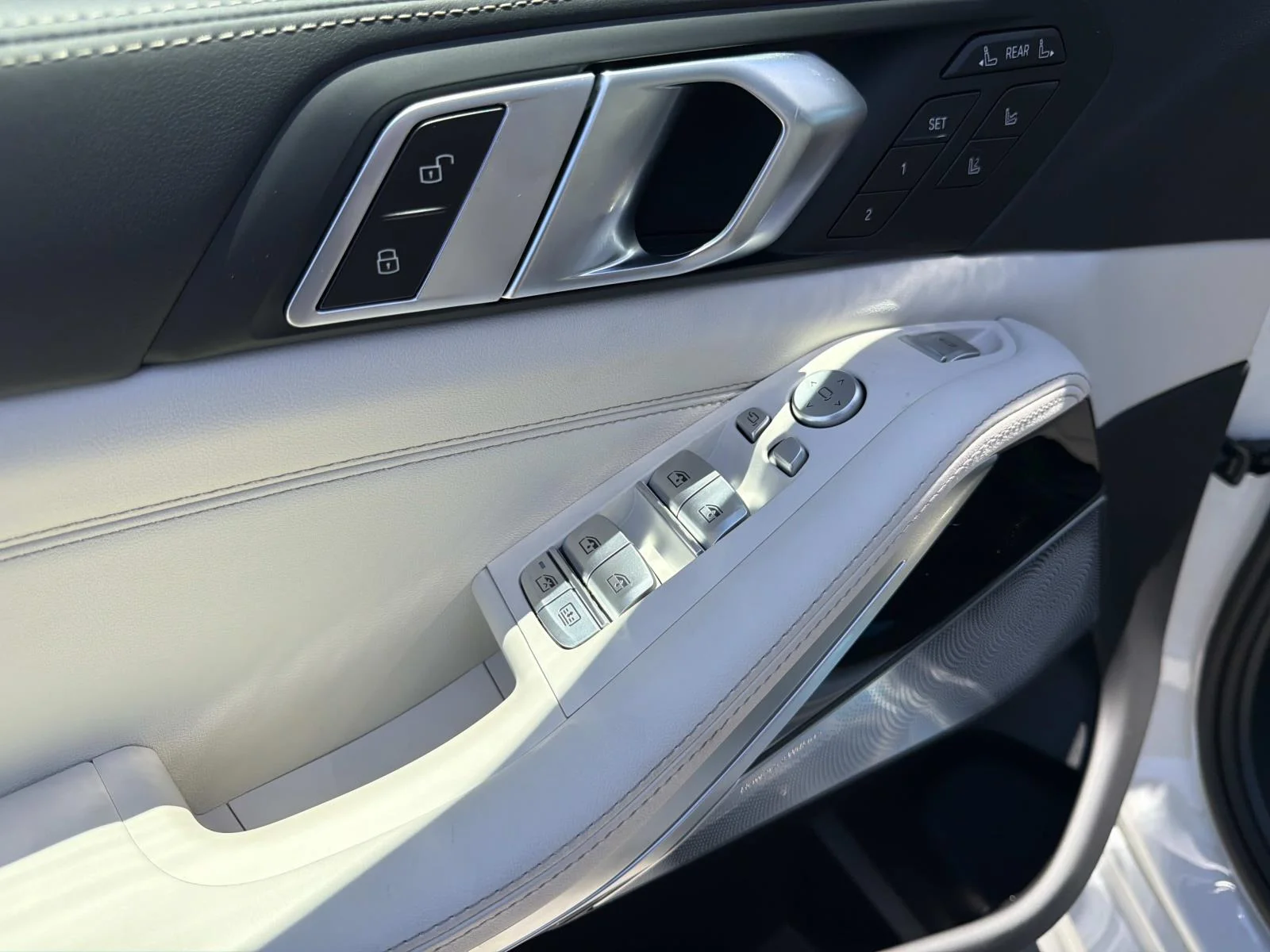 New 2026 Mineral White Metallic BMW ALPINA XB7 image 15