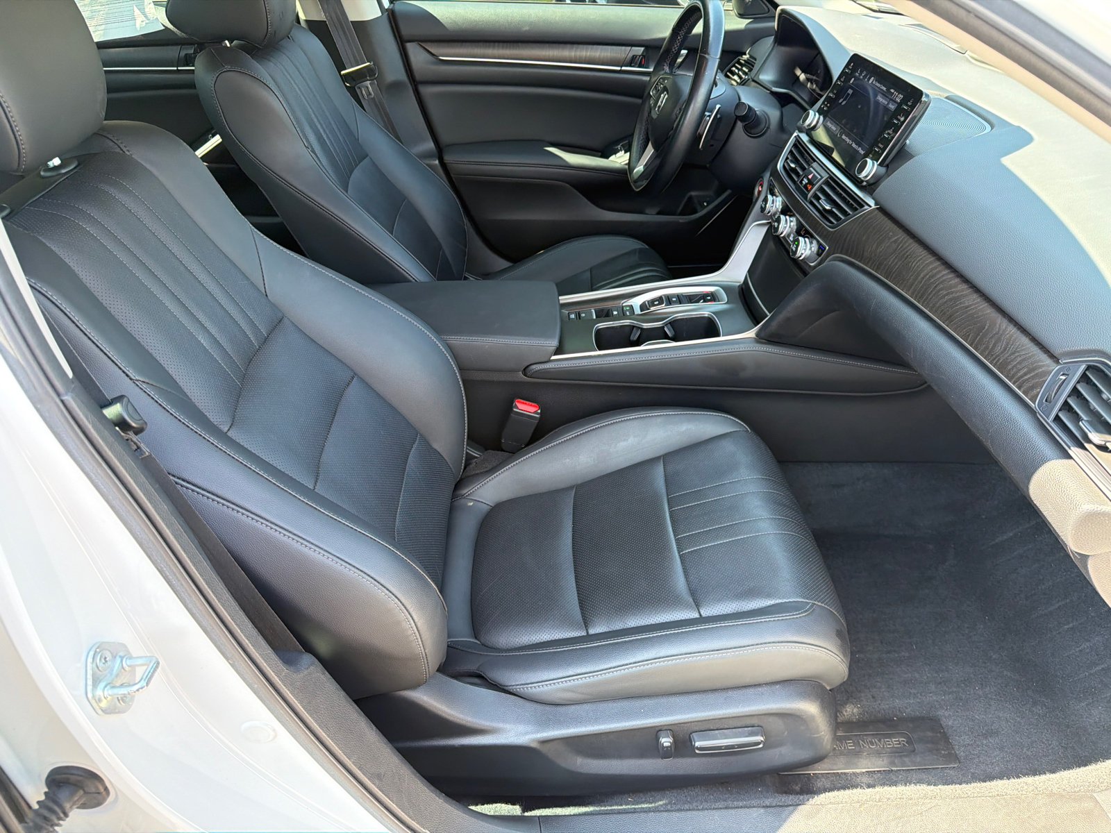 Used 2021 Platinum White Pearl Honda Touring image 13