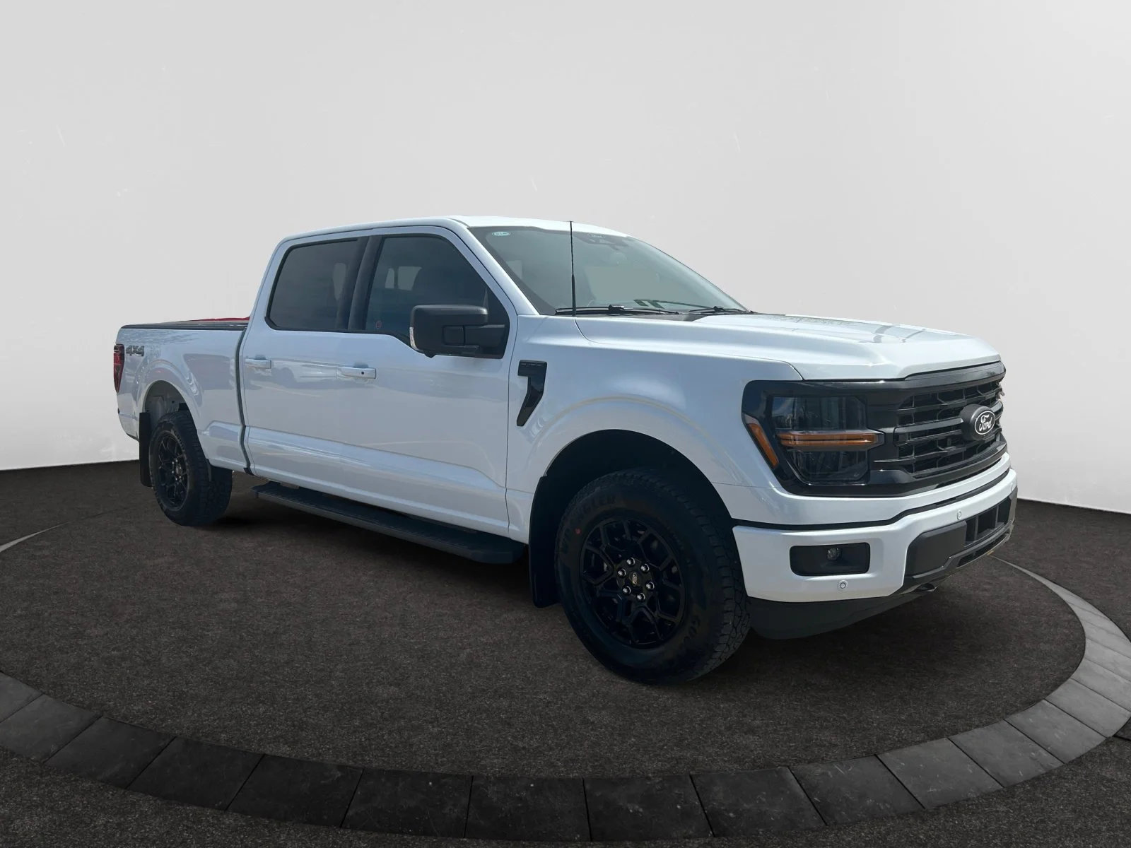 New 2026 Oxford White Ford XLT image 7
