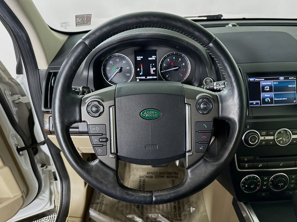 Used 2013 Fuji White Land Rover  image 12