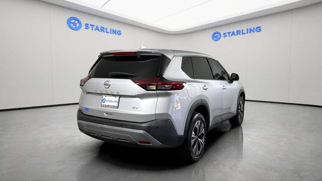 Used 2021 Silver Nissan SV FWD image 8