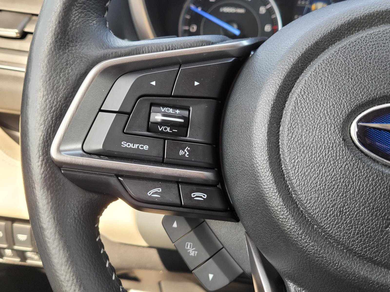Used 2022 Crystal White Pearl Subaru Limited image 9