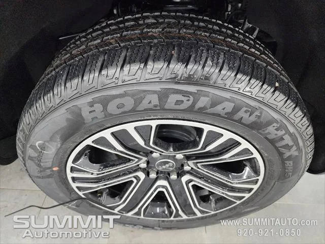 New 2026 High Gloss Black Exterior Paint Jeep Grand Wagoneer image 3