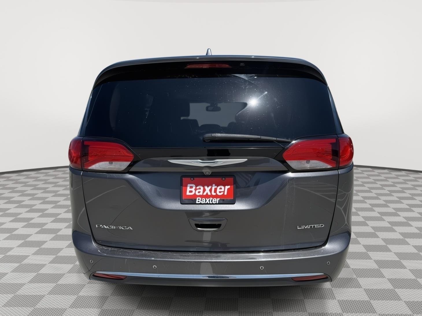 Used 2018 Granite Crystal Metallic Clearcoat Chrysler Limited image 8