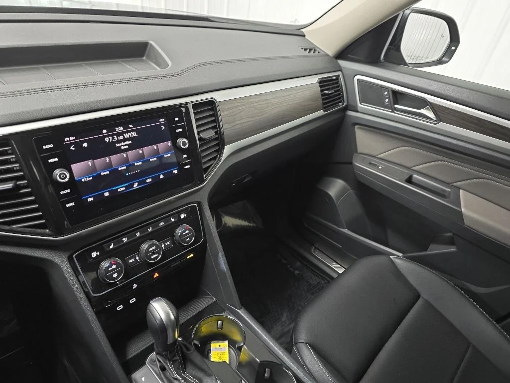 Used 2023 Black Volkswagen 3.6L V6 SE w/Technology image 25