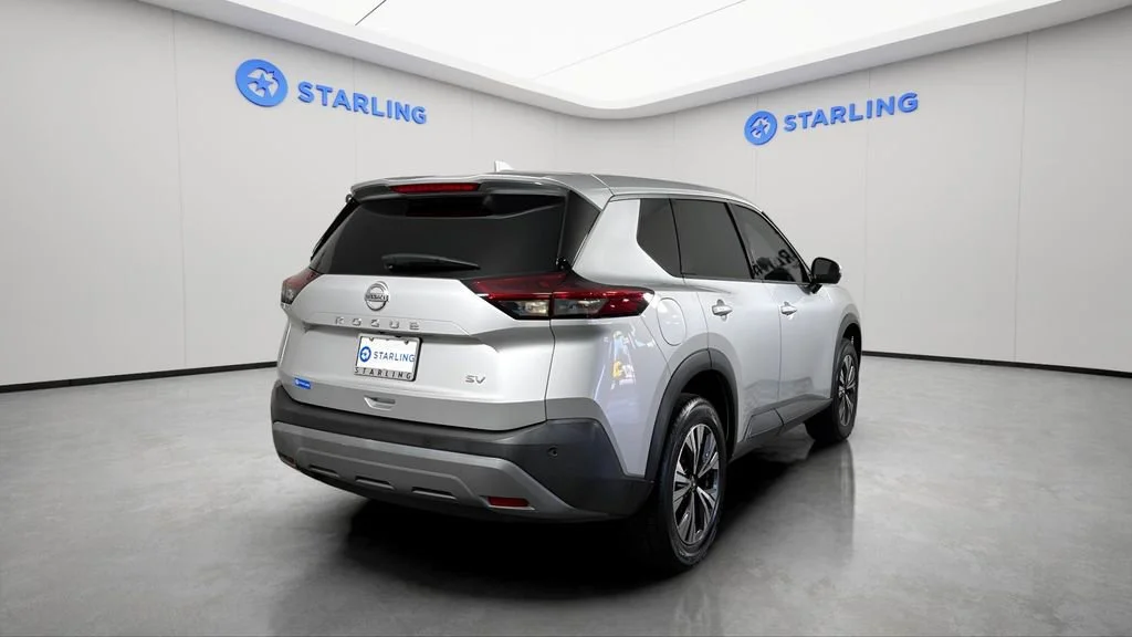 Used 2021 Silver Nissan SV FWD image 8