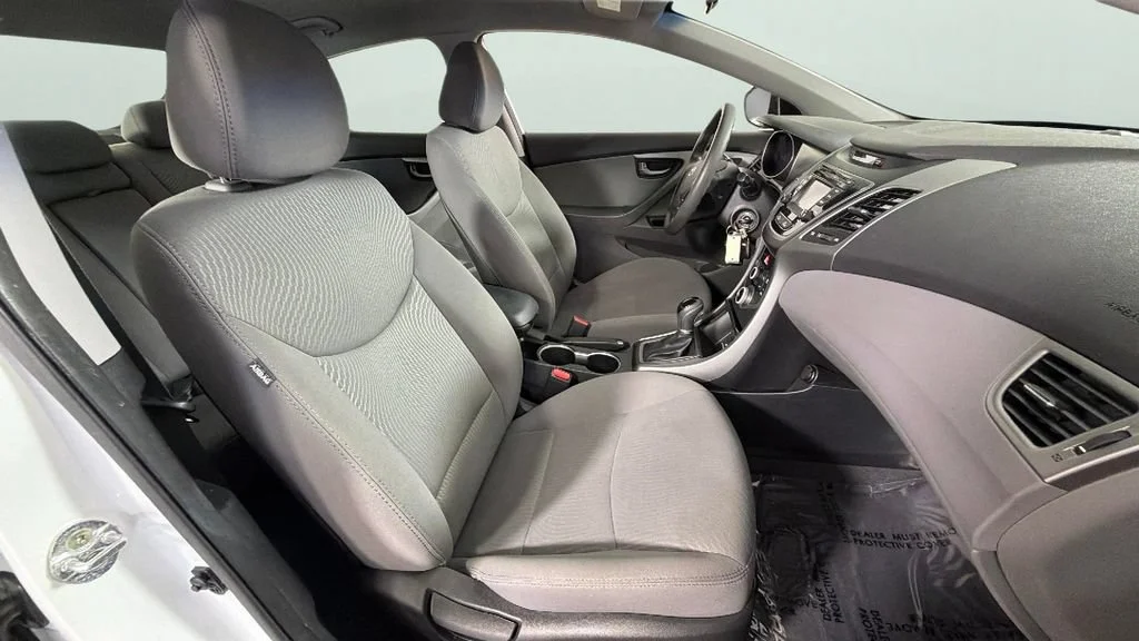 Used 2016 White Hyundai SE image 33