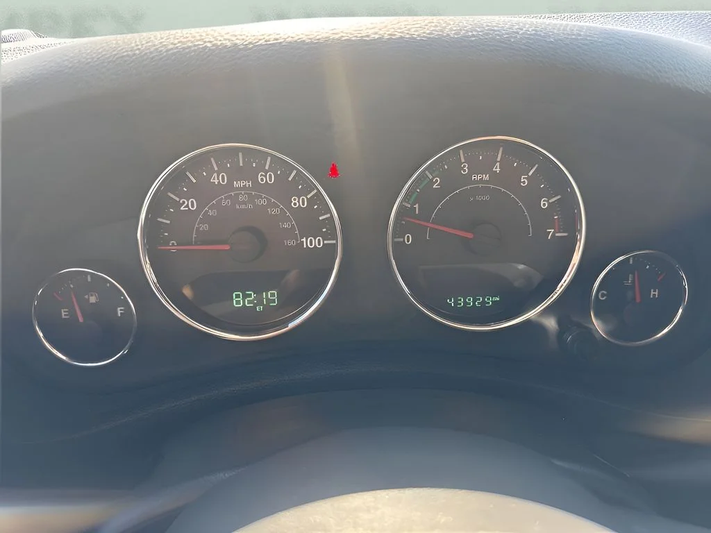 Used 2018 Gray Jeep Sport image 26