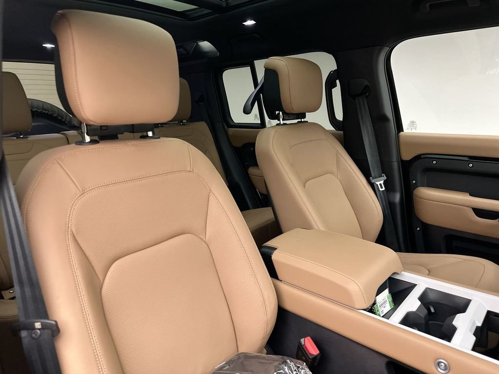 New 2026 Santorini Black Land Rover S image 6