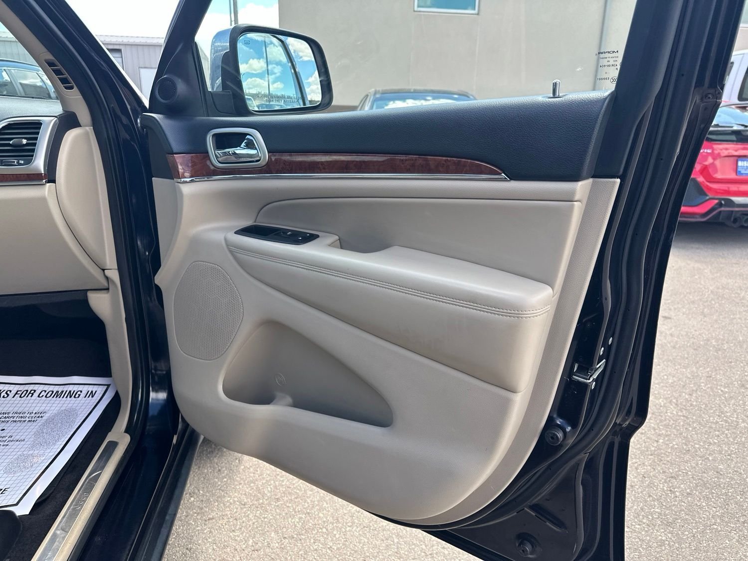 Used 2011 Black Jeep Limited image 37