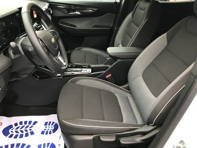 Used 2024 Summit White Chevrolet LT image 25
