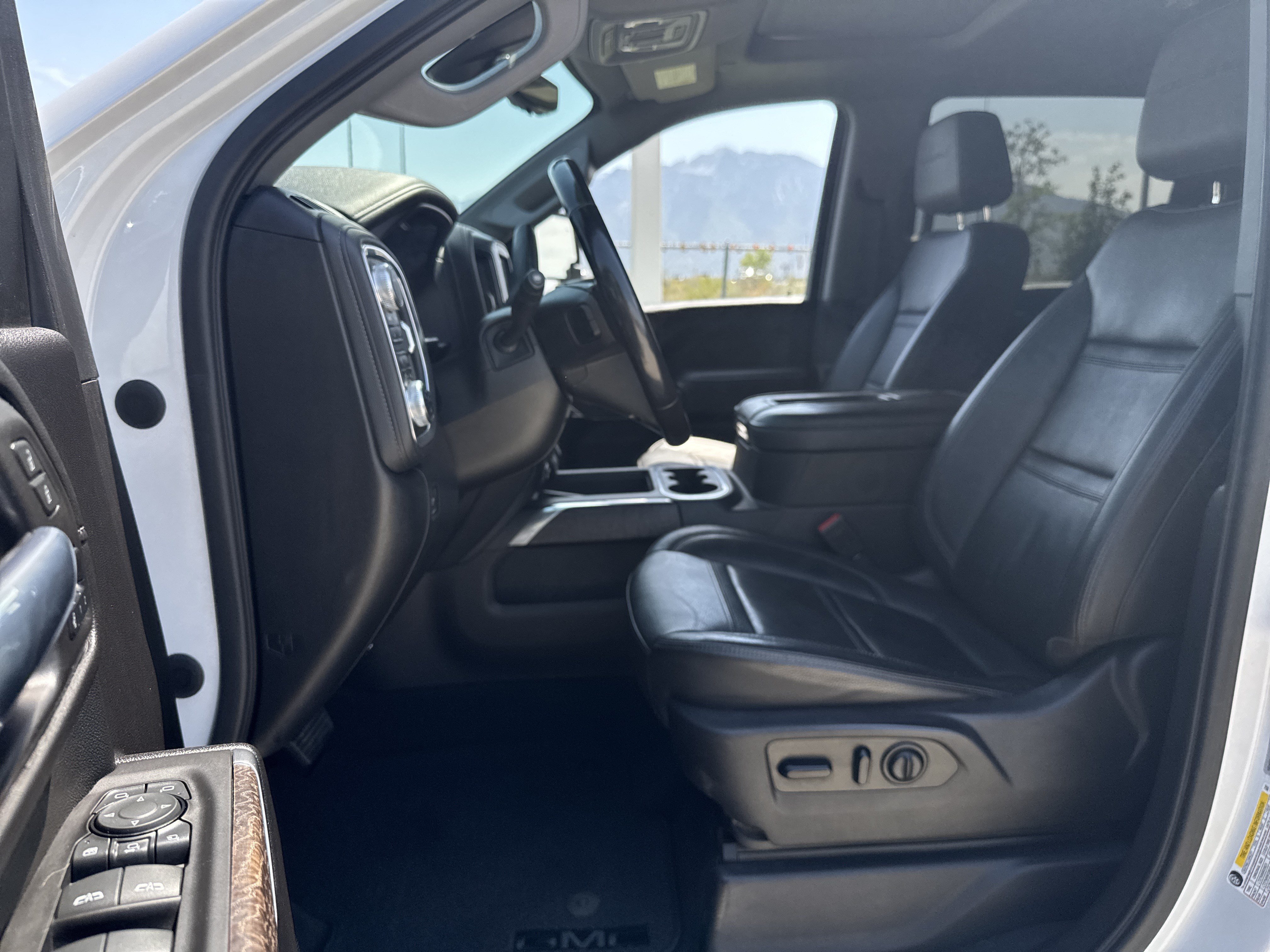 Used 2021 WHITE FROST TRICOAT GMC Denali image 19