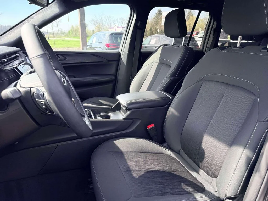 Used 2024 Gray Jeep Laredo image 15