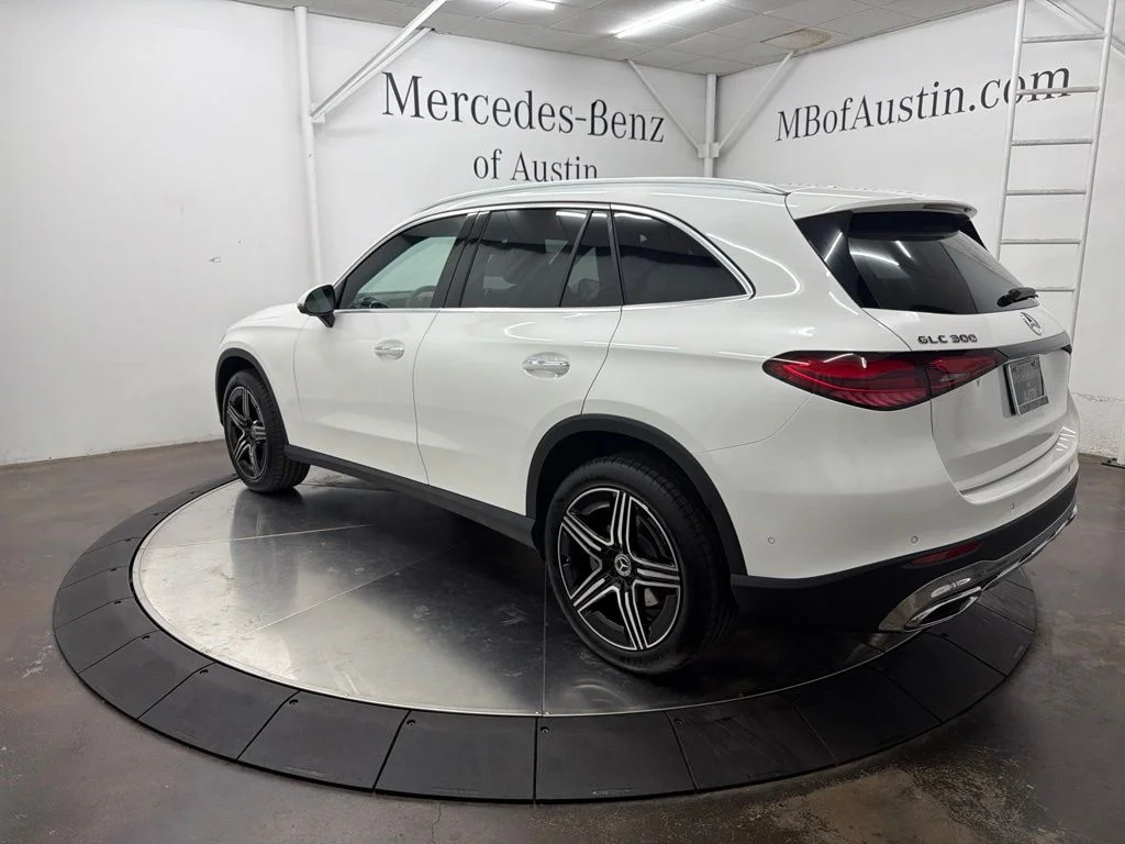 New 2027 White Mercedes-Benz GLC 300 image 5