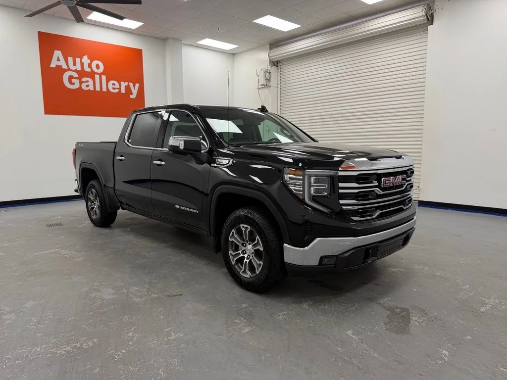 Used 2025 Black GMC SLT image 1