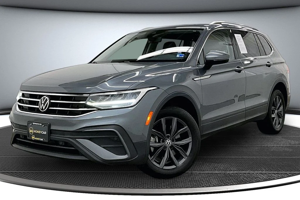Used 2022 Gray Volkswagen 2.0T SE image 3