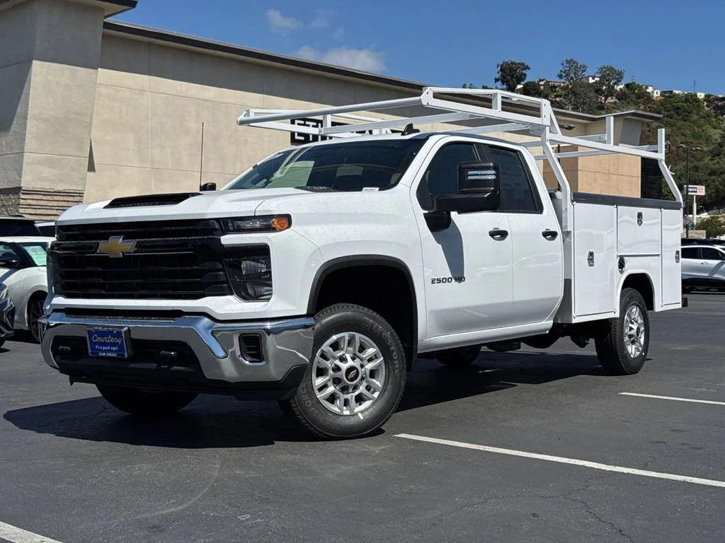 New 2026 Summit White Chevrolet WT image 2