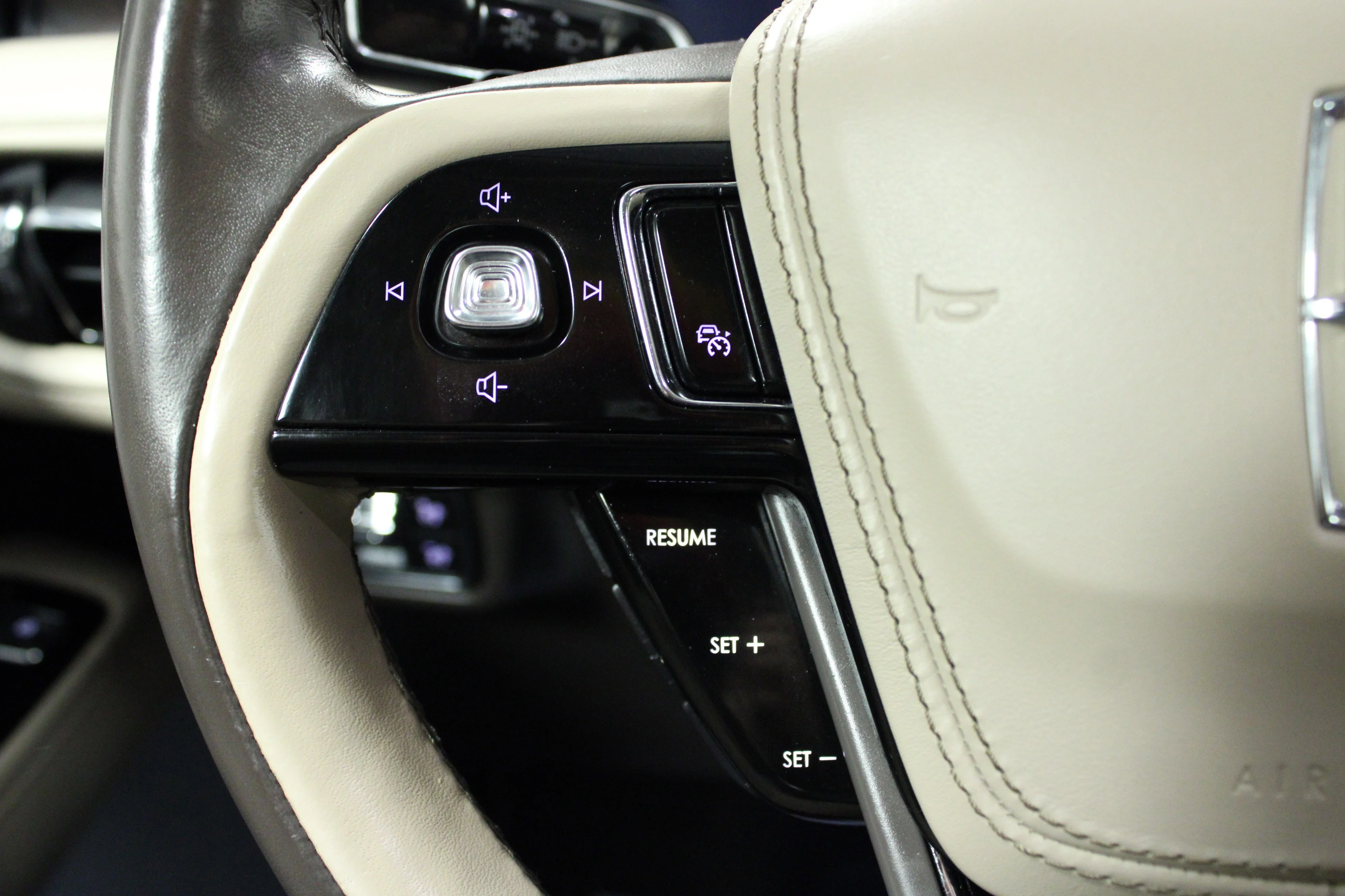 Used 2020 Black Metallic Lincoln Reserve image 21