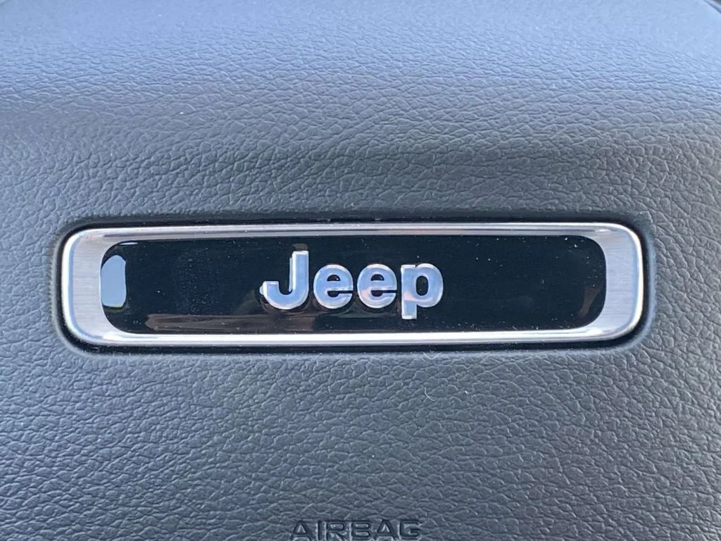 New 2026 Silver Zynith Metallic Clearcoat Jeep Latitude Altitude image 26
