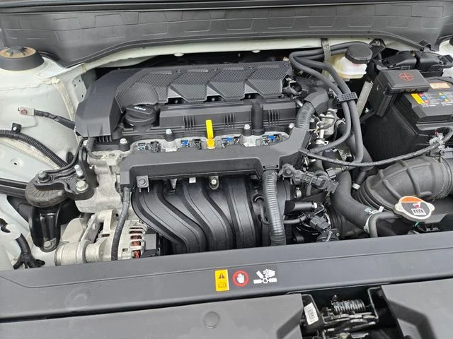 Used 2025 White Hyundai SEL image 22