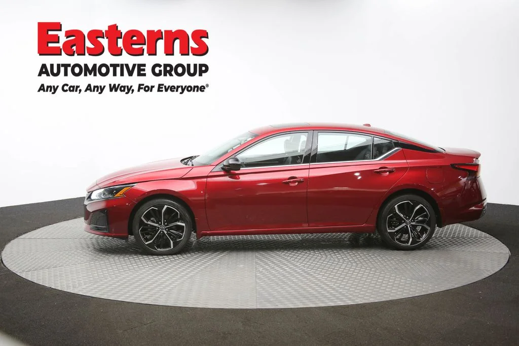 Used 2023 Red Nissan 2.5 SR image 58