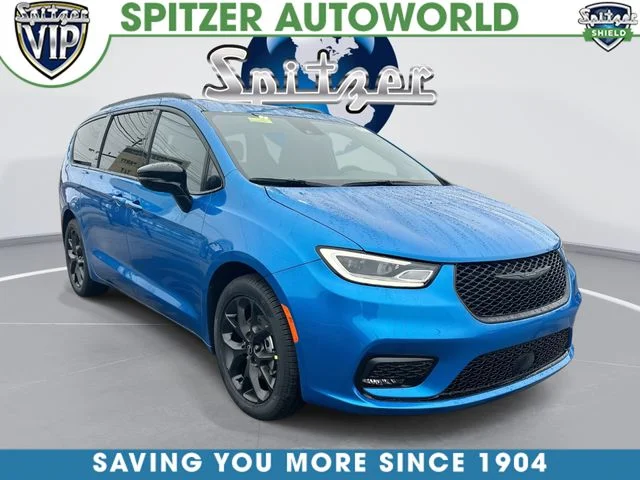 2026 Chrysler Pacifica Limited's photo