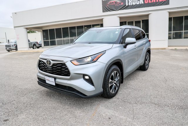 2023 Toyota Highlander LE