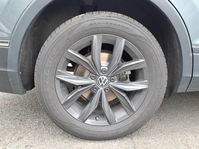 Used 2024 Gray Volkswagen 2.0T SE image 10