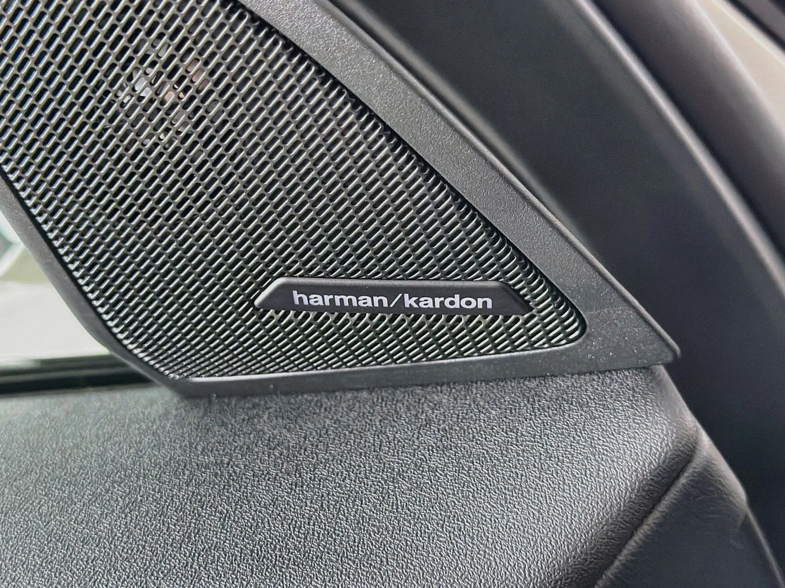 New 2026 Dune Grey Metallic BMW M50 xDrive image 18