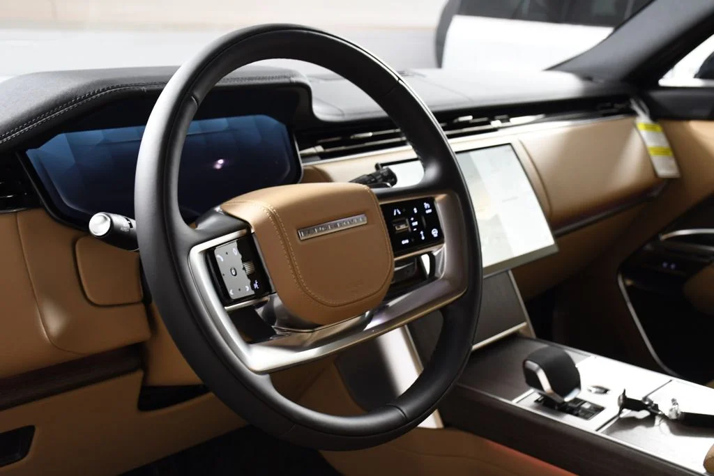 New 2026 Santorini Blk Land Rover SE image 13