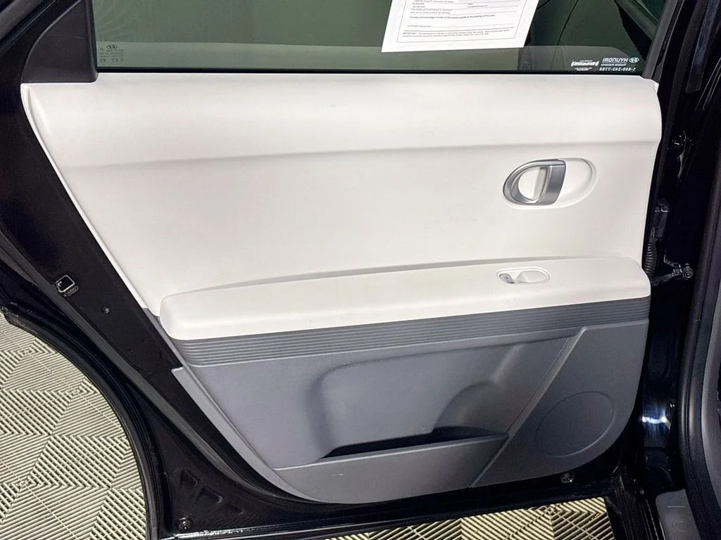 Used 2024 Black Hyundai SEL image 19