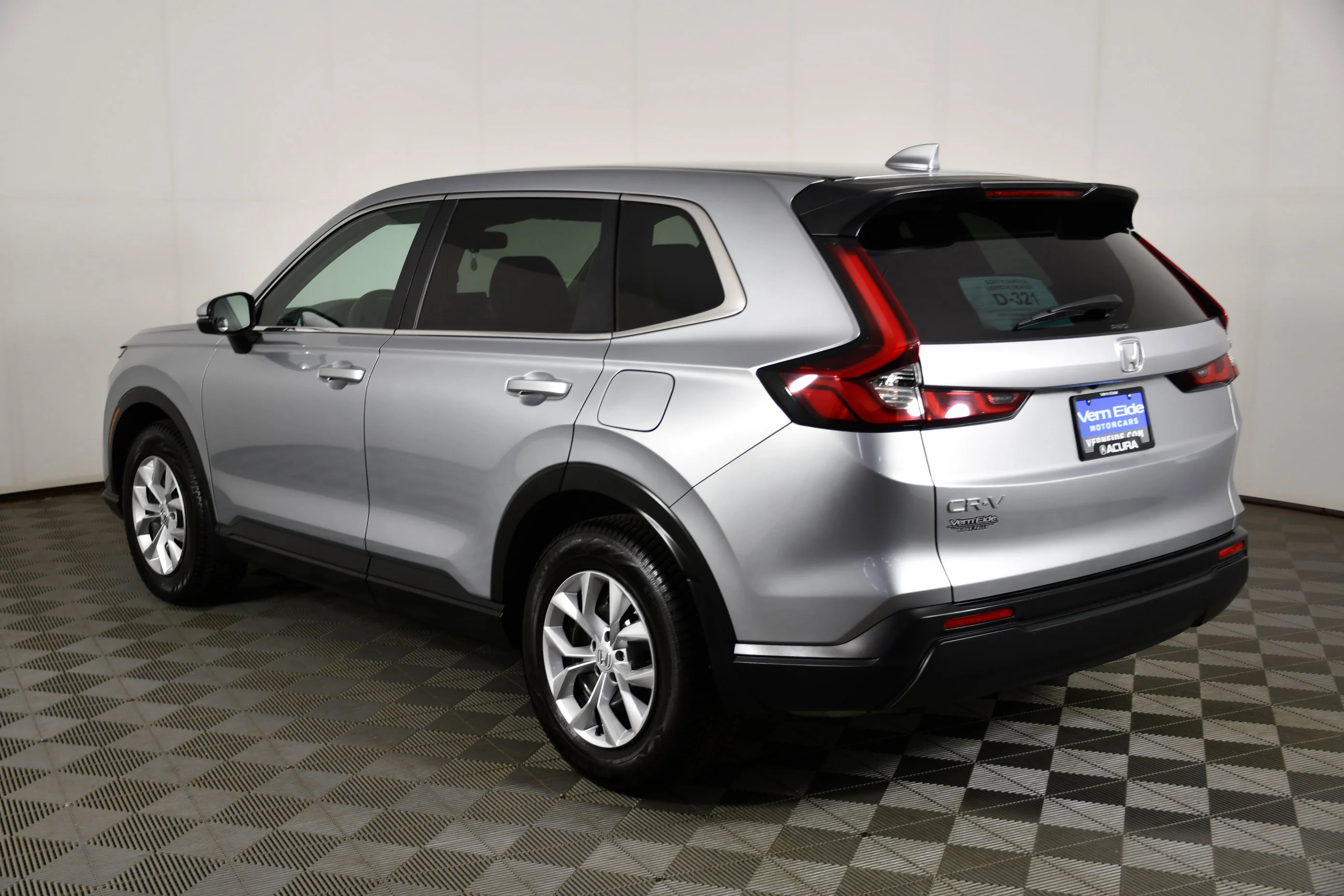 Used 2025 Solar Silver Metallic Honda LX image 8