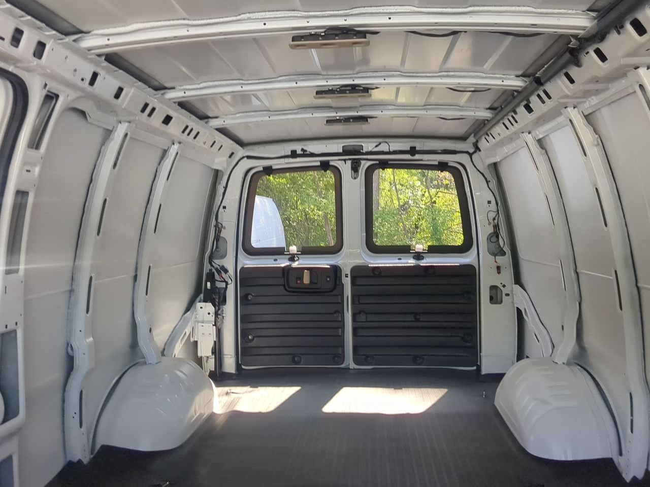 2026 Chevrolet Express Cargo Work Van - Photo 21