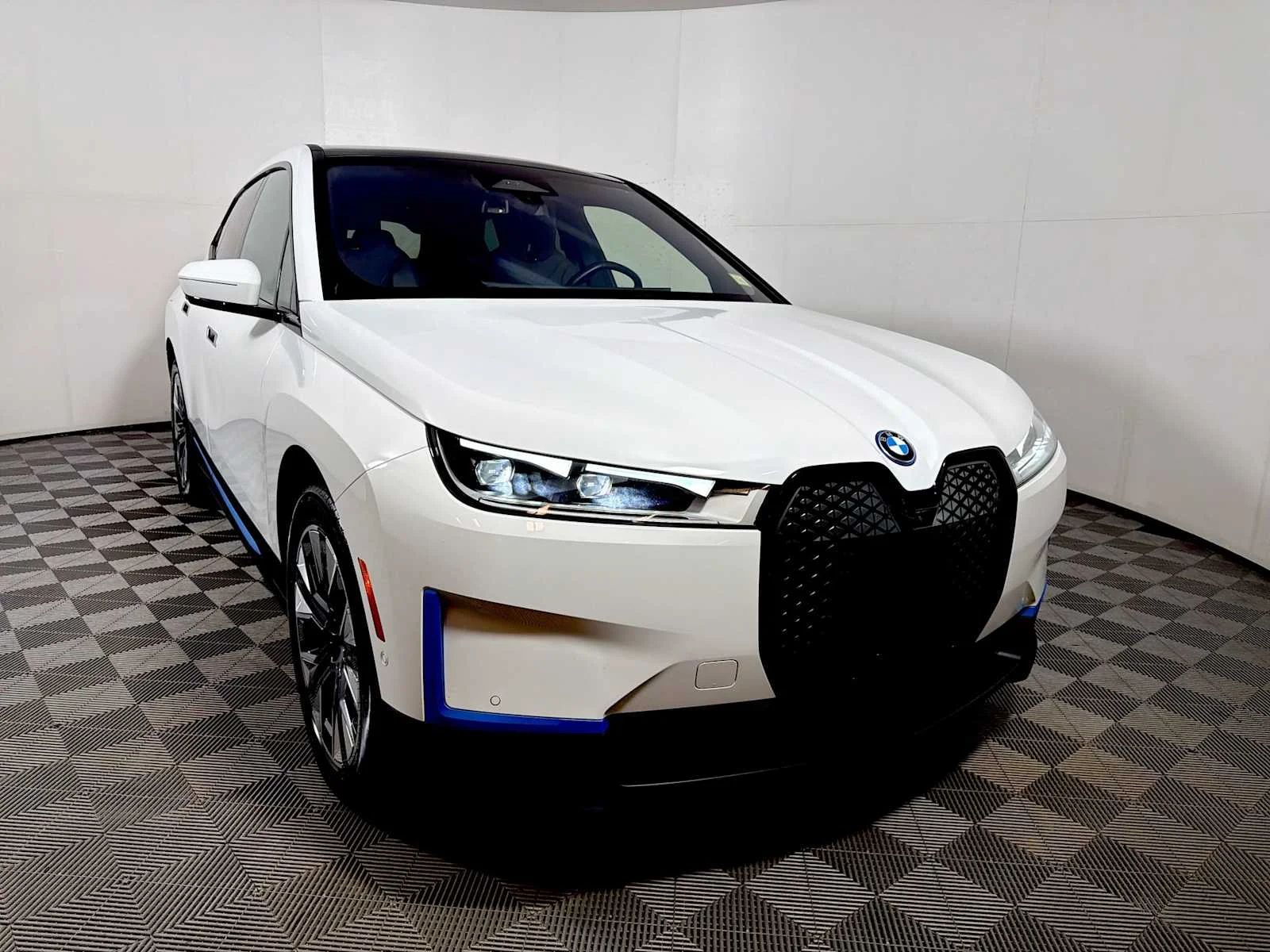 Certified 2024 BMW iX Base with VIN WB523CF0XRCN99120 for sale in Freeport, NY