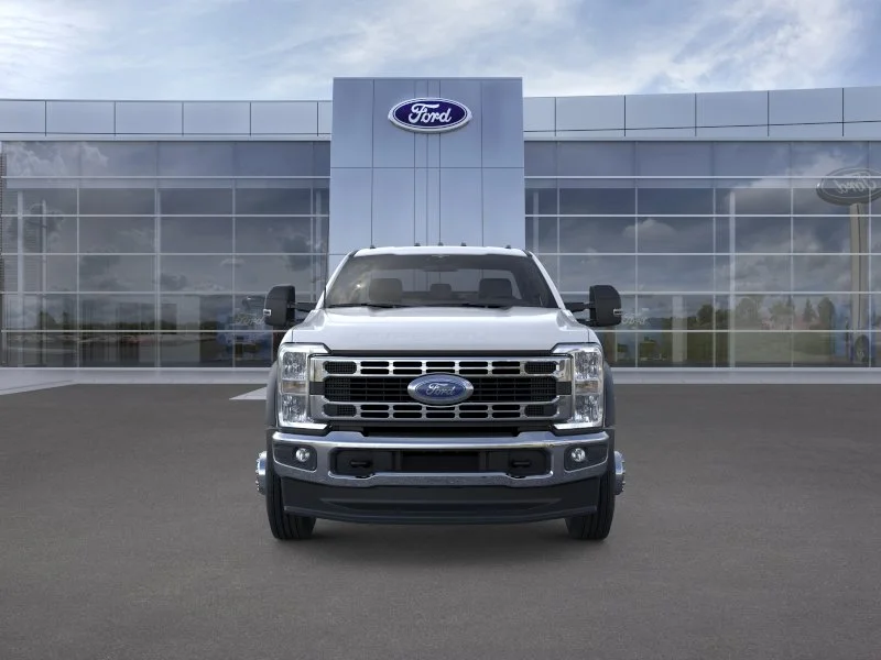 New 2026 Oxford White Ford F-600® XLT image 6