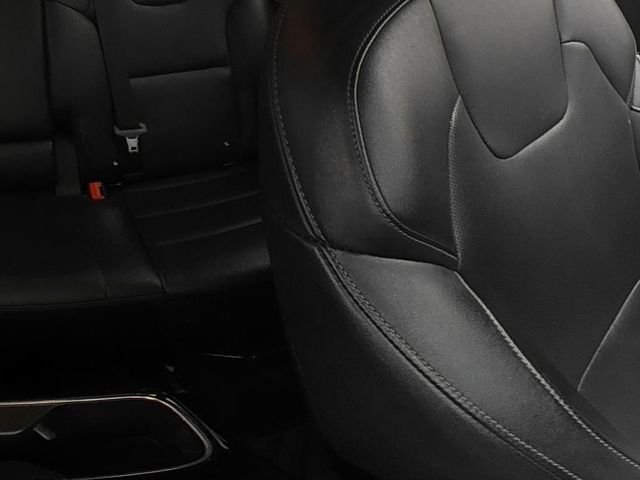 Used 2022 White Kia LX image 36