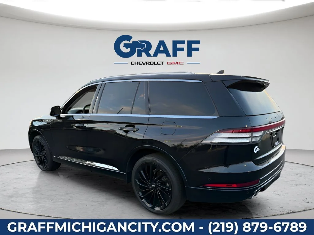 Used 2022 Black Lincoln Reserve image 2