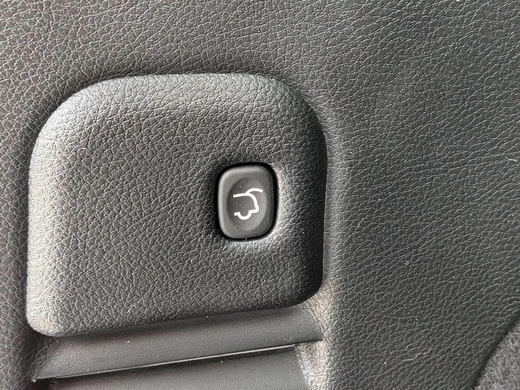 Used 2020 White Jeep Limited image 7