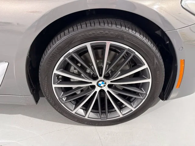 Used 2021 Gray BMW 530i xDrive image 17