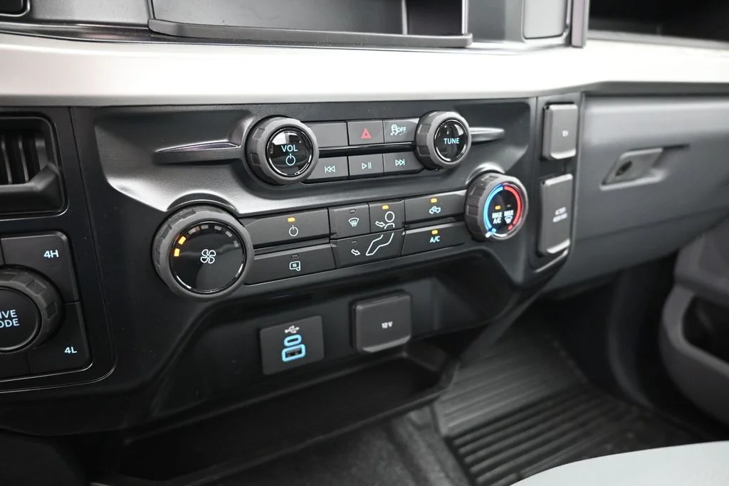 New 2025 Oxford White Ford XL image 13