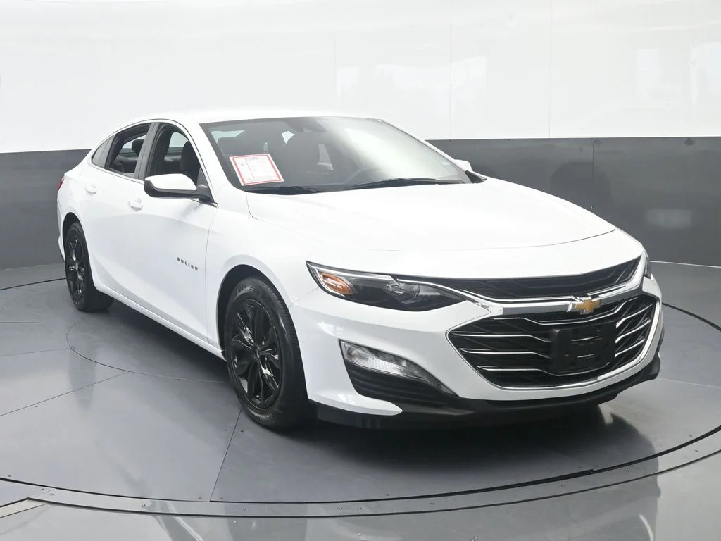Used 2024 Summit White Chevrolet LT image 8