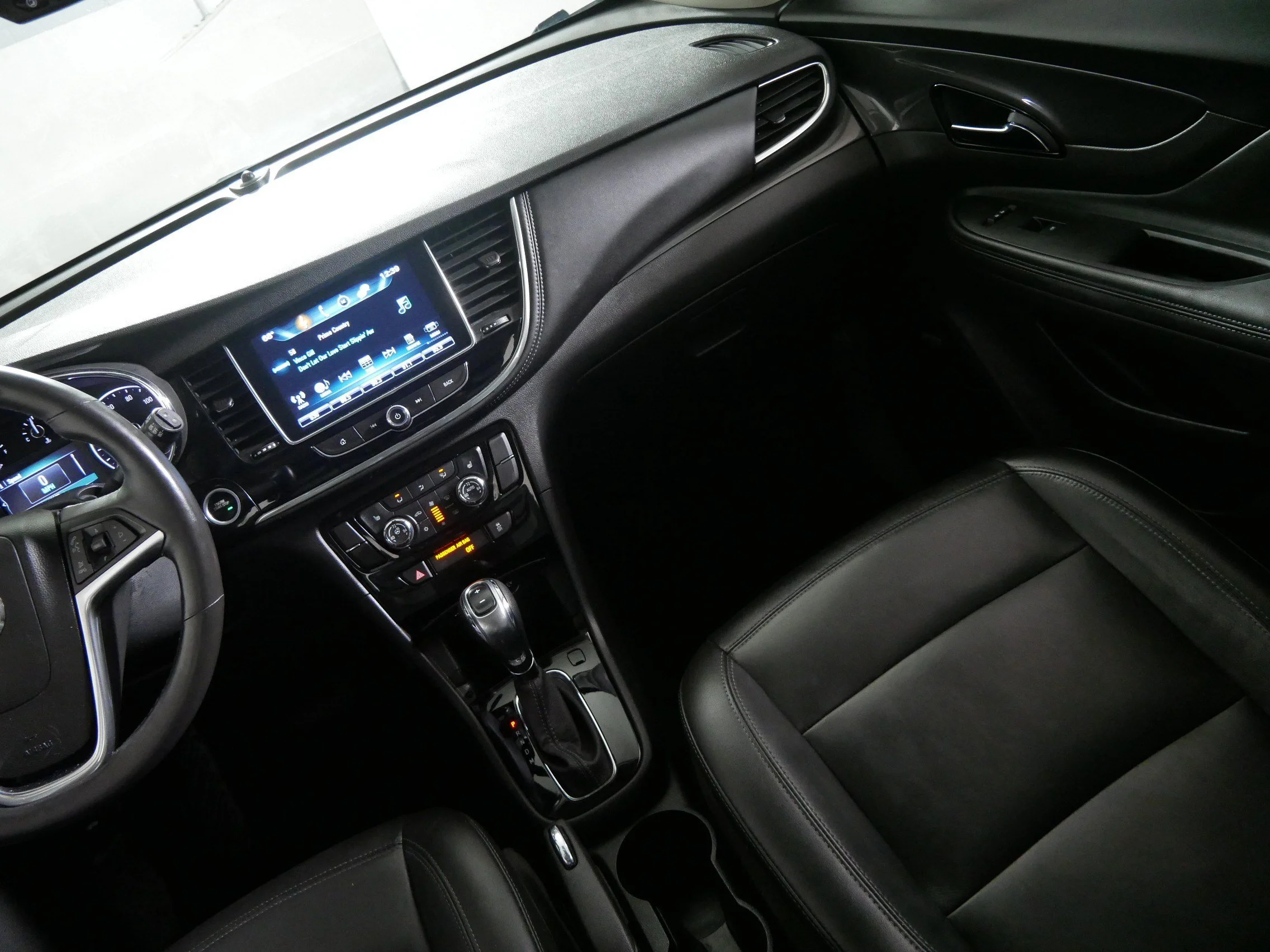 Used 2018 Ebony Twilight Metallic Buick Essence image 11