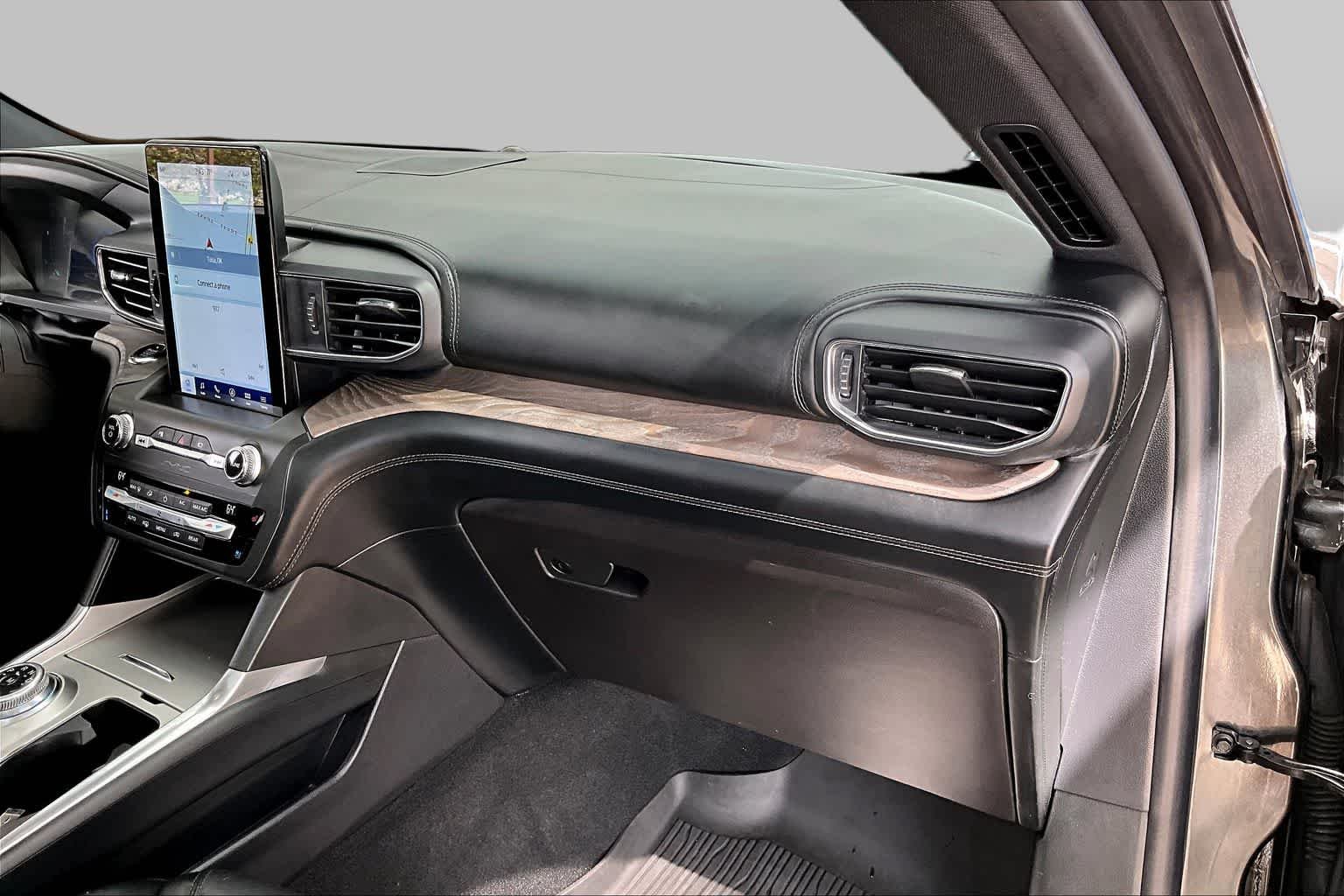 Used 2020 Magnetic Ford Platinum image 19