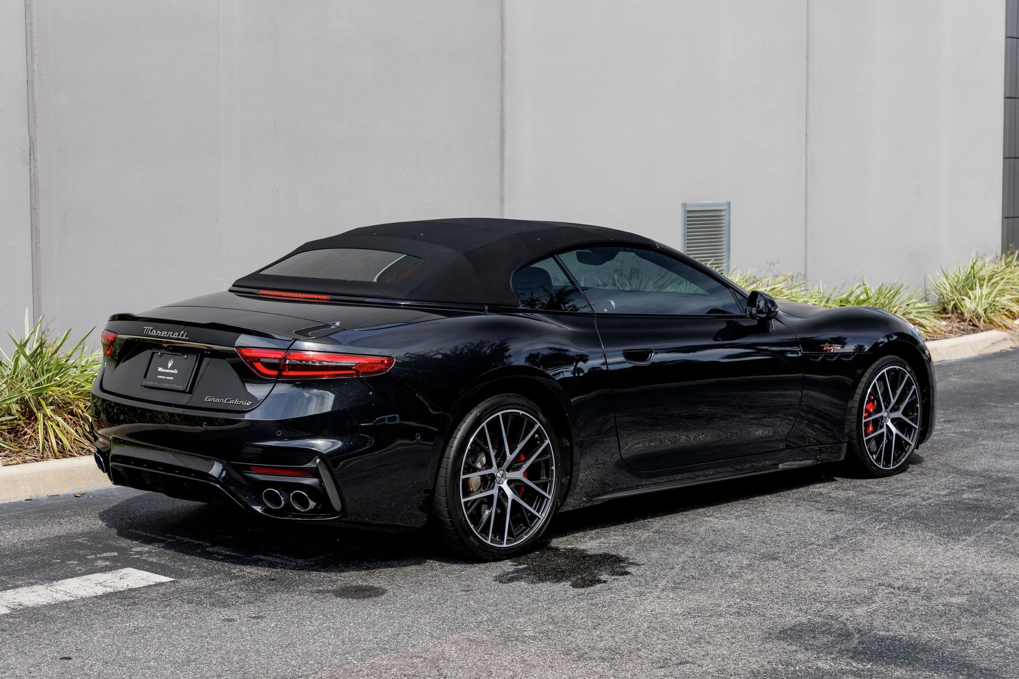 Used 2024 Nero Assoluto Maserati Trofeo image 5