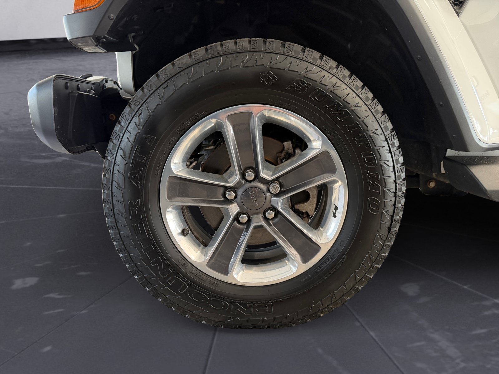 Used 2021 Bright White Clearcoat Jeep Unlimited Sahara image 42