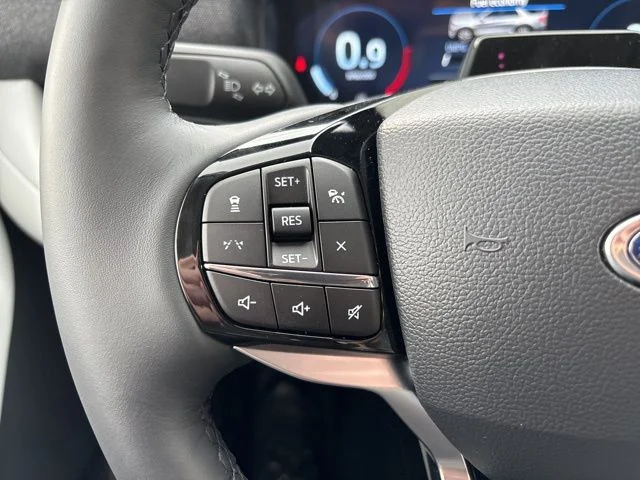 New 2026 Star White Metallic Tri-Coat Ford Platinum™ image 18