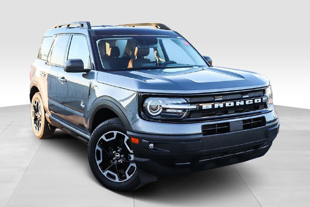Used 2024 Gray Metallic Ford Outer Banks image 2